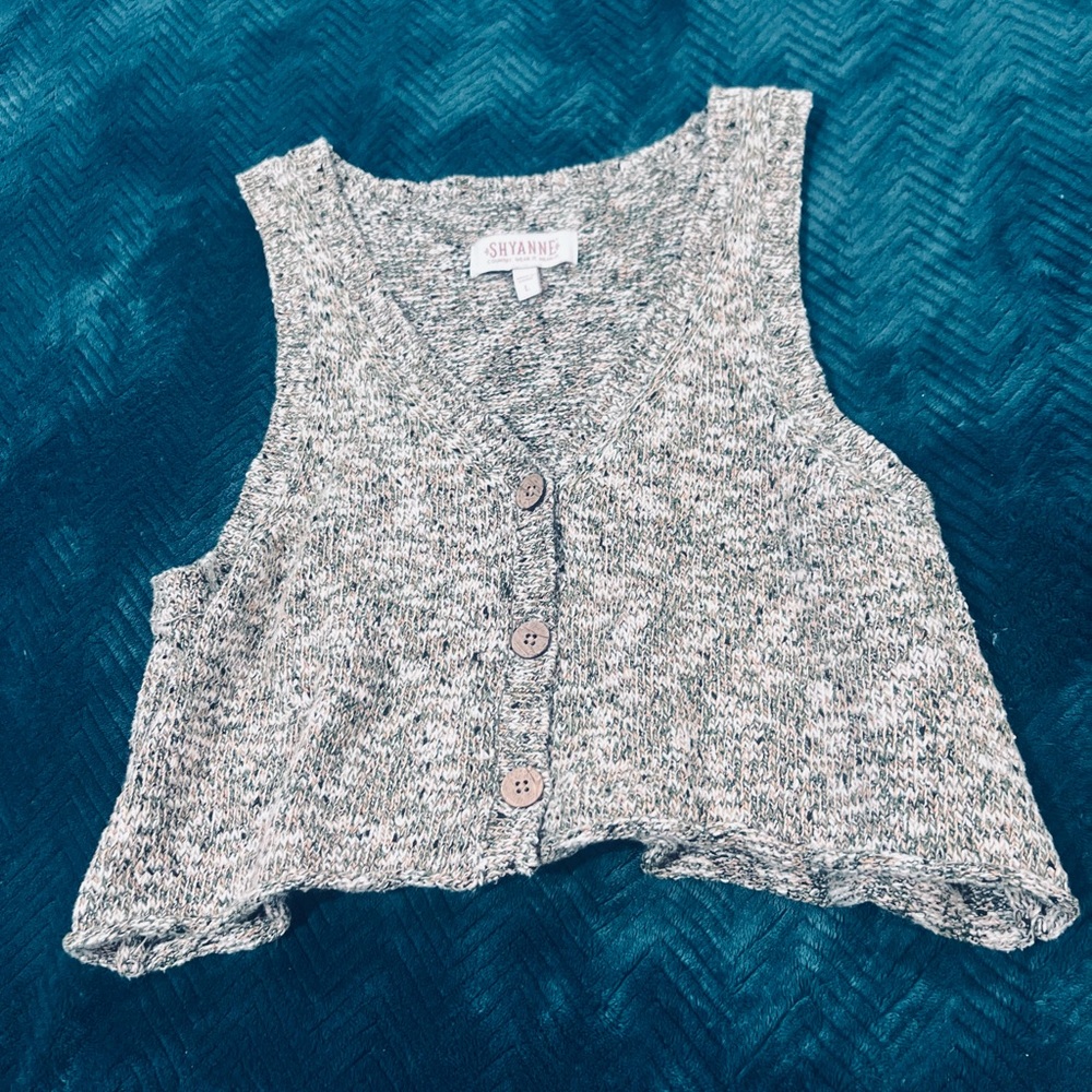 SHYANNE Bohemian Knit Button-Up Fashion Vest - Picture 2 of 9